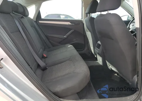 2017 Volkswagen Passat S z USA, uszkodzony, nr VIN 1VWAT7A37HC039317